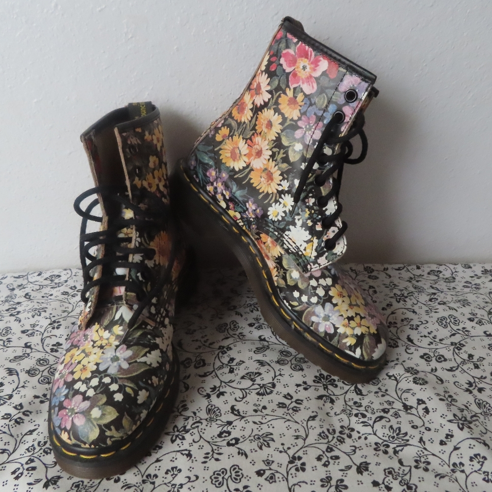 Dr Doc Martens Floral Vintage Made in England RARE US 5